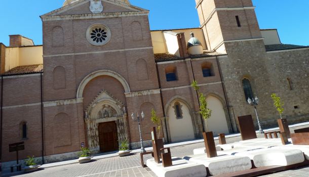 Piazza San tommaso e Basilica di Ortona