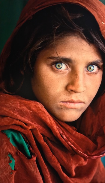 steve mccurry, ragazza afghana, 1984