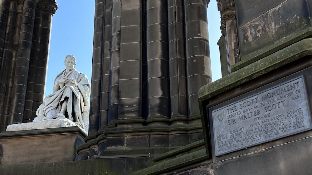 monumento walter scott ad edimburgo